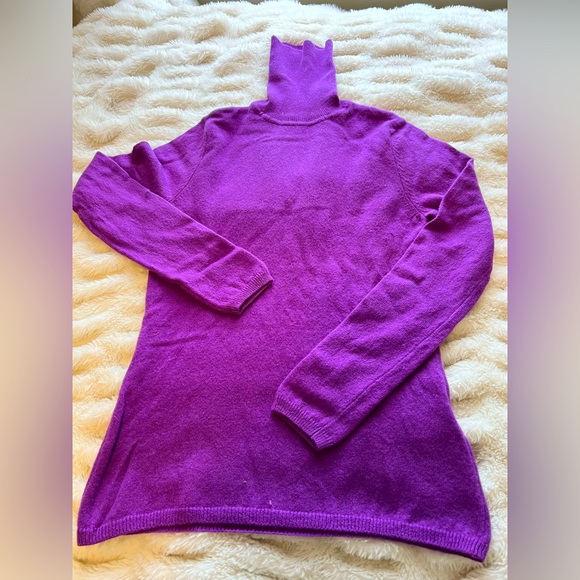 100% Cashmere Turtleneck - Picture 1 of 4